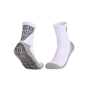 Chaussettes de sport antidérapantes en silicone avec logo personnalisé pour hommes, chaussettes de football antidérapantes, fabrication en gros en usine, faible MOQ - Product Image 6