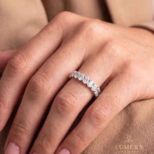 แหวนเพชรทรงรีแบบ Eternity Band เพชรเลี้ยงในห้องปฏิบัติการ แหวนแต่งงานแบบมินิมอล สำหรับเป็นของขวัญวันเกิด เครื่องประดับอัญมณีชั้นดี ของขวัญสำหรับเธอ - Product Image 1