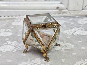 Boîtes de rangement décoratives en verre biseauté faites à la main et personnalisées avec cadre métallique pour organiser les bijoux, boîtes en métal et en verre - Product Image 4