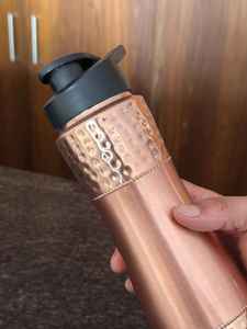 Bouteille d'eau en cuivre pour stimuler l'immunité, hydratation naturelle, vaisselle en métal pour le bien-être quotidien, utilisation à la maison et en cuisine - Product Image 6