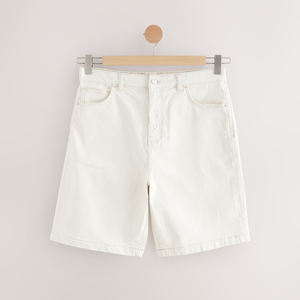 Elegantes pantalones cortos de mezclilla para hombre hechos con tela de alta calidad, suaves, transpirables y duraderos, perfectos para uso casual de verano y actividades al aire libre. - Product Image 1