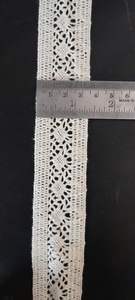 Dentelle en coton doux avec motif crochet fin pour une finition élégante des vêtements. - Product Image 2