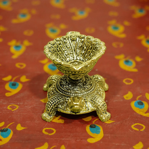 Exquise lampe à huile en laiton en forme de tortue, porteuse d'une chance immense, de prospérité et d'une chaleur radieuse. Disponible au prix de gros - Product Image 1