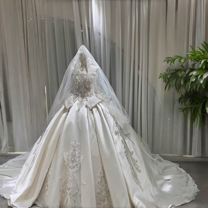 Robe de mariée rouge brodée à manches longues, col en V, silhouette trapèze, en Spandex/Coton, dentelle et perles, longueur asymétrique, style classique - Product Image 3