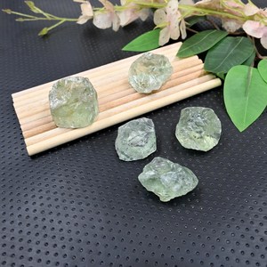 Piedras crudas de prasiolita, 5 piezas, cristal de amatista verde crudo de 20-30 mm, cristales curativos, piedras de meditación para chakras, para la elaboración de joyas - Product Image 5