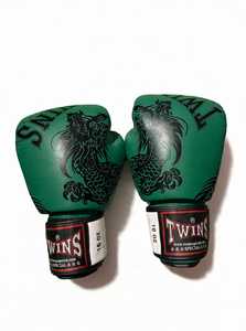 Guantes de Boxeo Personalizados Color Rosa, Hechos de Cuero Genuino con Cierre de Velcro, para Entrenamiento y Sparring de Kickboxing y Artes Marciales - Product Image 4