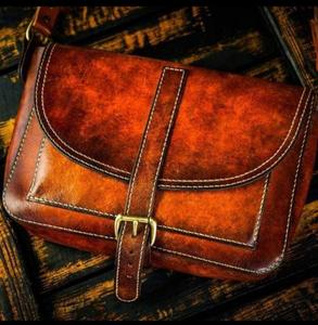 Sac à bandoulière en cuir pleine fleur vintage fait main avec fermeture à boucle, sac élégant de couleur unie pour femmes, usage quotidien - Product Image 2