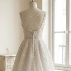 Robe de mariée élégante en tulle coupe A-line avec broderie de feuilles, col en V, vente en gros d'usine - Product Image 2