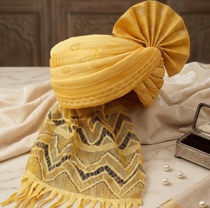 Turban de luxe Barati Pagri couleur moutarde en tissu soie mélangée avec élégant motif zigzag Palla Safa pour marié et baraat - Vente en gros - Product Image 2