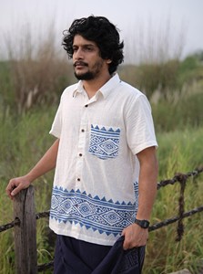 Camisa de Manga Corta de Algodón con Estampado Artesanal para Hombre, Blanca e Índigo con Estampado Dabu, Prenda Casual de Verano con Cuello y Botones - Product Image 4