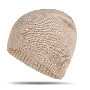 Bonnet tricoté uni avec strass brillants, doux et extensible, idéal pour l'extérieur, chaud et confortable - Product Image 5