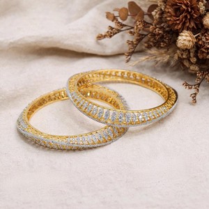 ชุดกำไลข้อมือดีไซน์เก๋ประดับเพชร CZ ชุบทอง 18K สำหรับผู้หญิง เครื่องประดับอินเดียแบบดั้งเดิมทันสมัยสำหรับงานแต่งงาน - Product Image 1