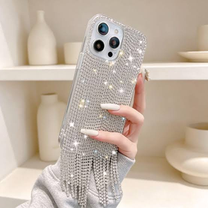 Coque de téléphone artisanale brodée de perles argentées avec pompon, coque arrière de protection pour mobile en perles de verre argentées métalliques - Product Image 3