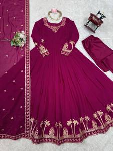 ชุดเดรส Anarkali ผ้าจอร์เจตต์ปักลายเลื่อมสำหรับผู้หญิง พร้อมกางเกงและผ้าคลุมไหล่ - Product Image 6