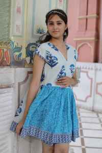 Robe courte imprimée à la main indienne pour femmes Robe d'été décontractée en coton Robe longue courte de style boho Tissu naturel à la taille - Product Image 4