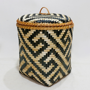 Panier de rangement rond traditionnel en bambou tressé à la main, imperméable, avec couvercle, pour la lessive et l'organisation de la garde-robe et de la salle de bain - Product Image 3