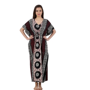 Bata Larga Estampada para Mujer, Cuello en V, Manga Corta, Holgada, con Patrón Geométrico, Ropa de Dormir de Verano, 100% Poliéster Tejido - Product Image 2