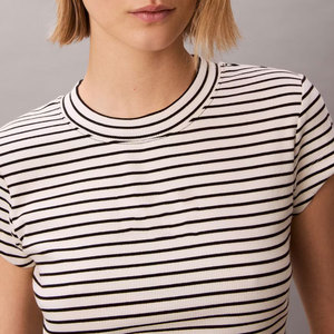 T-shirt court tendance pour femme, coupe ample, idéal pour l'entraînement en extérieur, haute qualité, prix bas - Product Image 4