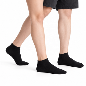 ถุงเท้าข้อสั้นผู้ชาย ผ้าฝ้ายผสมสแปนเด็กซ์ ถักแบบนิตติ้ง สีดำ รับผลิตตามสีที่ต้องการ แบรนด์ส่วนตัว ขายส่ง - Product Image 1
