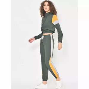 Ensemble de survêtements personnalisés en coton épais, comprenant un sweat à capuche court zippé oversize et un pantalon de survêtement large, 2 pièces pour femme - Product Image 3