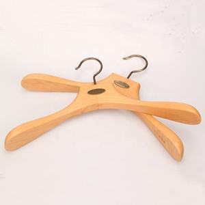Los más vendidos y populares perchas de madera 2026 para abrigos, trajes, chaquetas y camisas gruesas. Fabricado por M.I.G. EXPORTACIONES. - Product Image 6