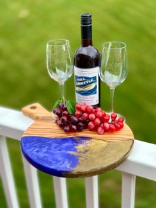 Planche à découper en bois de qualité supérieure avec poignée en résine, ronde, faite à la main, épaisseur 1,5 cm, passe au lave-vaisselle, pour la préparation et le service des aliments - Product Image 3