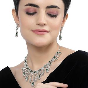 Ensemble collier, boucles d'oreilles et parure de tête pour femme, en argent plaqué, imitation perle, design géométrique, style classique - Product Image 3