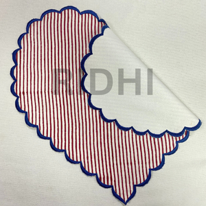 แผ่นรองจานผ้าลินินสีแดงทำมือจำนวนมาก ปักลายขอบหยักรูปหัวใจ ใช้ซ้ำได้ สำหรับโรงแรม งานแต่งงาน และงานอีเว้นท์ - Product Image 3