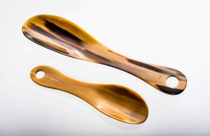 Cuillère en nacre avec manche en corne de buffle, cuillère à caviar 20 cm, artisanat indien 100%, parfaite pour servir du caviar de qualité supérieure - Product Image 4