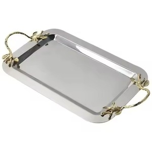 Plateau de service rectangulaire avec poignées en forme de fleurs incrustées d'or, métal poli, vaisselle moderne de luxe, fabrication artisanale - Product Image 3