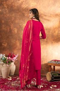 Elegante Conjunto de Kurti, Pantalón y Dupatta de Seda Bordada Marina, Ropa Étnica Festiva - Product Image 5
