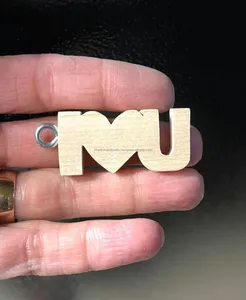 Porte-clés élégant en bois avec accents noisette, noix de pécan et pistache, fer durable et design unique en plastique PU - Product Image 3