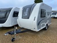 Achetez une nouvelle caravane de voyage tout-terrain à double essieu avec lits triples / Caravane de luxe tout-terrain pour voyages mobiles en Autriche