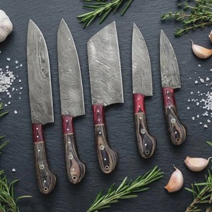 Juego de cuchillos de cocina de acero de Damasco de 5 piezas con mangos de madera - Product Image 4