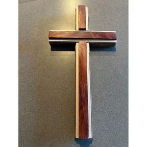 Croix de prière en bois polie à la main, élégante plaque en bois pour la dévotion - Product Image 1