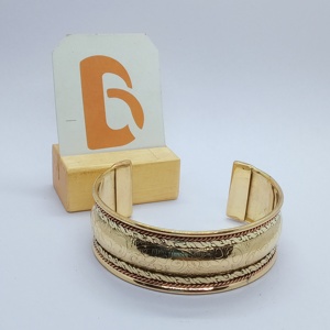 Bracelet manchette en laiton plaqué or, style classique, bijoux unisexe - Product Image 1