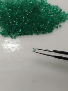 Ónix Verde Natural de 2 mm, Corte Brillante Redondo, Gema Suelta de la Mejor Calidad para la Fabricación de Joyas - Product Image 2