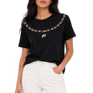 Camiseta de Cuello Redondo con Bordado Floral Personalizada para Mujer, Manga Corta, Informal, Suave, Transpirable, de Poliéster, a la Moda - Product Image 1