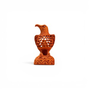 Figurine d'aigle en bois artisanale avec filet |   Statue d'aigle décorative en bois |   Décoration d'intérieur en bois sculpté à la main en forme d'oiseau - Product Image 3