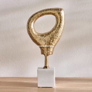 Escultura Metálica Abstracta de Lujo en Dorado, Objeto Decorativo de Mesa con Base de Mármol Blanco para Decoración del Hogar y Sala de Estar - Product Image 1
