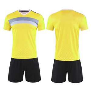 Equipación de fútbol competitiva, material duradero, diseño transpirable, comodidad durante partidos intensos, sesiones de entrenamiento y uso deportivo al aire libre. - Product Image 1