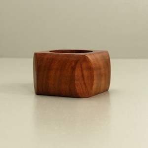 Juego de servilleteros de madera refinada para una presentación elegante de la cena, que realza el decorado de la mesa con la belleza de la madera natural. - Product Image 5