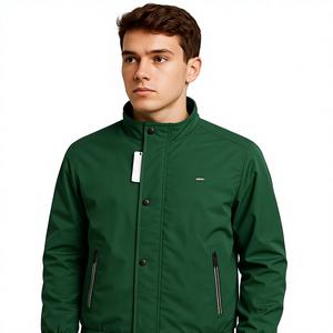 Chaqueta de cuello alto para hombre en un rico tono verde bosque - Product Image 3