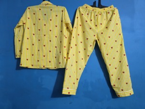 Ensemble de pyjama pour femmes, imprimé cœur jaune, rayé, 100% coton biologique respirant, chemise à boutons et pantalon à taille élastique, vêtements de nuit uniquement - Product Image 3