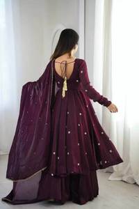 Elegante Vestido Anarkali de Seda con Conjunto de Dupatta y Bordado de Lentejuelas, Estilo Bollywood, Largo hasta el Suelo, para Ocasiones Festivas - Product Image 4