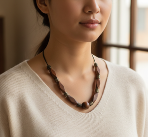 Collier artisanal en bois Matinee avec perles rectangulaires polies et entretoises oxydées sur cordon de coton ciré réglable - Product Image 5