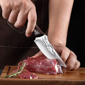 Cuchillo de Chef Artesanal Edge Master, Hoja de Acero al Carbono, Mango de Madera, Funda de Cuero, Diseño Ambidiestro - Product Image 3