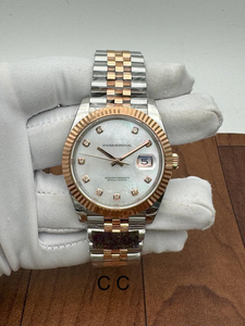 Reloj Automático de Alta Calidad de Dos Tonos en Oro Rosa de 40 mm con Esfera de Nácar, Marcadores de Diamantes, Brazalete Vintage y Movimiento ETA - Product Image 2