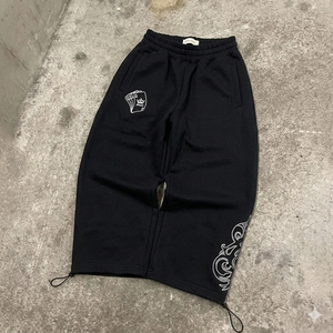 Pantalon de jogging unisexe gris en molleton brodé coupe ample streetwear gothique hip-hop décontracté - Product Image 5