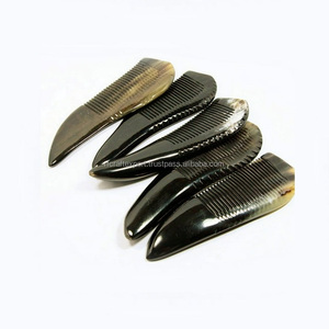 Nouveau meilleur cadeau de Noël peigne en corne naturelle fabriqué à la main personnalisé pour coiffer les cheveux peigne en corne de boeuf de buffle d'Inde par RF Crafts - Product Image 1